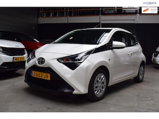 Toyota Aygo 1.0 VVT-i x-play Carplay/camera/nap/garantie
