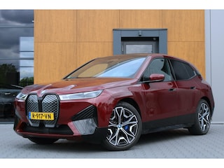 BMW iX xDrive40 77kWh Sport pakket | Pano | Trekhaak | Massage