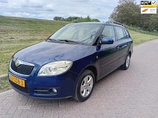 Skoda Fabia Combi 1.6i 16V Elegance Airco Cruise Climate Control LM Velgen Trekhaak 1e eigenaar