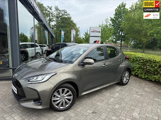 Toyota Yaris 1.5 Hybrid Dynamic/LMV/STOEL-EN STUURVERWARMING/CARPLAY/KEYLESS ENTRY