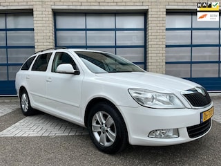 Skoda Octavia Combi 1.2 TSI Clima - Trekhaak - Sensoren - isofix - Aux - NAP - Lm velgen - Cruise Control