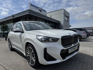 BMW iX1 xDrive30 M Sport 67 kWh Pano-Dak | Trekhaak | Harman Kardon | Massage | Memory
