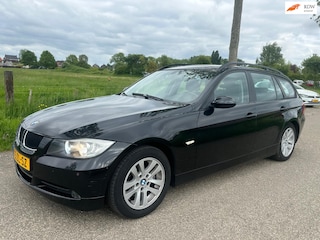 BMW 3-serie Touring 320i Automaat/Leder/ Groot scherm