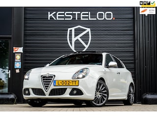Alfa Romeo Giulietta 1.7 TBi Quadrifoglio Verde PANO/BLUE&ME/STOELVERWARMING/LEDER/DNA/BIXENON/BOSE/NWE DISTRIBUTIE/FULL