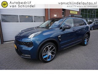 Lynk & Co 01 1.5 261PK! DECEMBER 2022 DEALER ONDERHOUDEN 4X ALL SEASON BANDEN 360CAMERA 6,6KHW LADEN PANORAMADAK FULL LED 20INCH ADAPTIEVE CRUISE ANDROID-APPLECARPLAY NAVI STOELVERWARMING PDC V+A CLIMA ENZ...