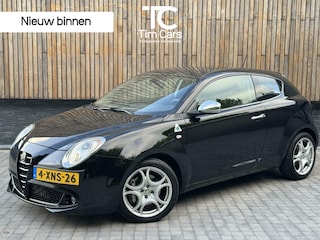Alfa Romeo Mito 1.4 T Distinctive 155pk Climate control | Cruise control | Xenon verlichting | 17 inch lichtmetalen velgen| Historie aanwezig | Parkeersensoren achter