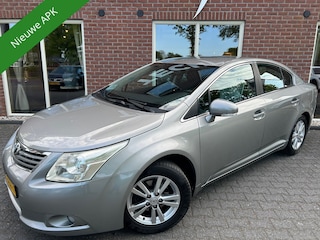 Toyota Avensis 1.6 VVTi Dynamic NIEUWE APK / RIJDT GOED / TREKHAAK / AIRCO / CRUISE / LMV