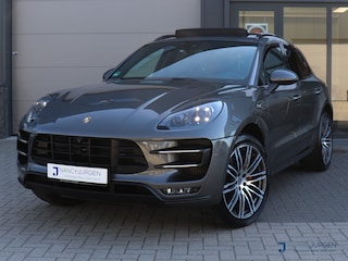 Porsche Macan 3.6 Turbo 400pk | Panodak | 21" LM | Luchtvering | Sport Chrono | Camera + Surround Vieuw | Carbon | Burmester | Adapt. Cruise Controle | Dynamic Light System Plus | VOL !!! Trekhaak Afnmb. Kogel | Tracking Systeem | Dealer Onderhouden |