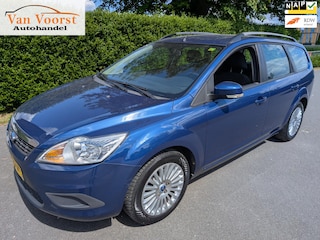 Ford Focus Wagon 1.6 met APK dealer onderhouden