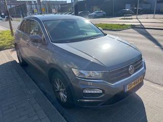 Volkswagen T-Roc | ADAPTIVE CRUISE | NAVI | PARK SENS. V+A | STOELVERWARMING | APPLE CARPLAY + ANDROID AUTO | CLIMA | PRACHTIGE STAAT! |