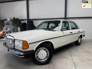 Mercedes-Benz 200-serie 230 2.3 1977 Wit Leder 136pk
