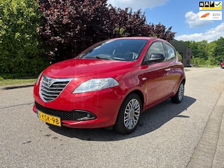 Lancia Ypsilon 0.9 TwinAir Silver Plus Navigatie*Airco*12-09-2026 APK*Regen sensor*Parkeer sensor*
