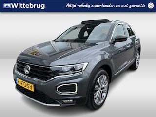 Volkswagen T-Roc 1.5 TSI Sport / AUTOMAAT/ PANO/ TREKHAAK/ CAMERA/ PARK. SENSOREN/ DIGITAL DASHBOARD/ LED/ NAVI/ CLIMA/ 18" LMV