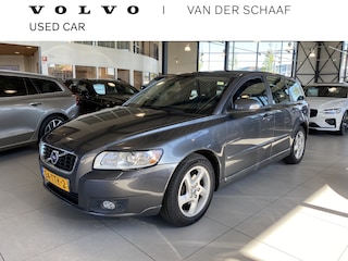 Volvo V50 2.0 146pk Limited Edition / 2e Eigenaar / Vier nieuwe banden! / Dealeronderhouden / Lederen bekleding / Stoelverwarming / Bluetooth / Cruise Control / Navigatie / Mistlampen /