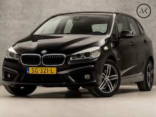 BMW 2-serie Tourer 218i Sportline Automaat (NAVIGATIE, CLIMATE, PARKEERSENSOREN, LED KOPLAMPEN, SPORTSTOELEN, CRUISE, TREKHAAK, ELEK ACHTERKLEP, NIEUWSTAAT)