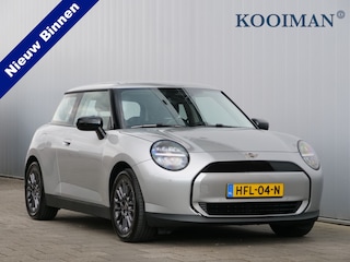 Mini Cooper E Essential XS 40.7 kWh Automaat Navigatie / LED / 17 Inch