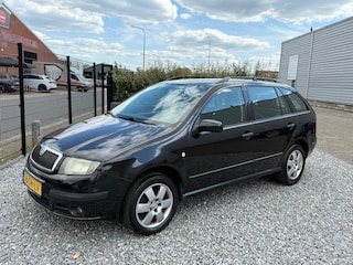 Skoda Fabia Combi 1.4-16V Equipe plus Airco|Cruis|PDC Zwart