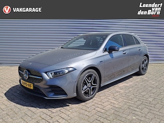 Mercedes-Benz A-klasse 250 e Business Solution AMG Limited | elektrisch glazen panorama-dak | Navi | Camera | AMG Pakket | Automaat |