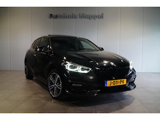 BMW 118i Sport Line | LED | Harman/Kardon | Panoramadak |