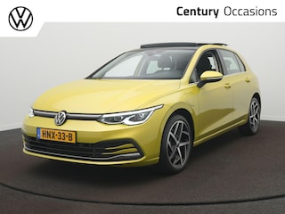 Volkswagen Golf 1.4 eHybrid Style / Panoramadak / Navi / Elektr. Trekhaak