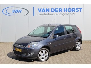 Ford Fiesta 1.4-16V-80pk Futura XL. Goed onderhouden en nette wagen ! Airco, metallic lak, LM wielen, 5-drs., trekhaak, parkeersensoren achter, r/cd etc