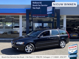 Volvo V50 2.0 Limited Edition / NL-Auto / Dealer-Onderhouden / 145 PK / Cruise-Control / Climate-Control / Vol-Leder / Stoelverwarming / Radio-Bluetooth / Navi / Elektr.-Pakket / PDC-Achter / 16'' LMV / All-Season / ENZ.