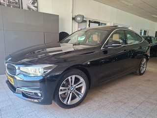 BMW 3-serie GT 320i High Executive 184PK Panoramadak / Apple Carplay / Achteruitrij Camera / Led Verlichting / Lederen