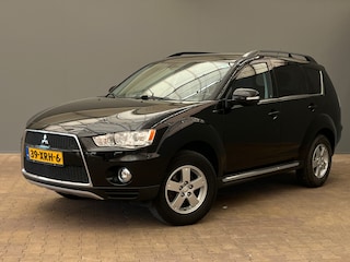 Mitsubishi Outlander 2.0 Edition One Cruise | Keyless | Afneembare Trekhaak | Parkeersensoren | Airco | | Bi-xenon koplampen | Camera | Climate control