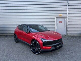 Volvo EX30 Single Motor Extended Range Ultra 69 kWh / Alleen bij Jacob Schaap / Velgen 21" Everlast / Fusion RED Wrap / Verlaagd /