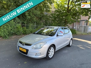 Hyundai i30 1.6i Dynamic NETTE AUTO RIJDT EN SCHAKELT GOED