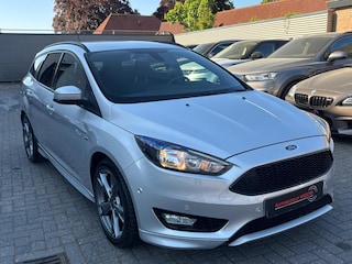 Ford Focus Wagon 1.5 ST-Line | Achteruitrijcamera | Trekhaak | SPORT | Climatronic airco | Sportvelgen | Navigatie / Multimedia |