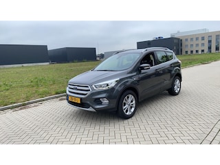 Ford Kuga 1.5 EcoBoost Titanium | Trekhaak | Parkeer sensoren voor en achter | Navigatie | Cruise control |