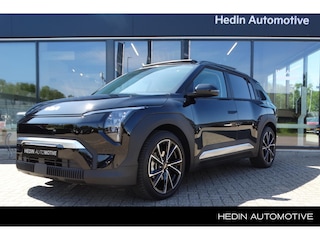 Kia EV3 Plus Advanced 81.4 kWh | Harman Kardon | Lederen bekleding | Stoel-en Stuurverwarming | Panoramadak | Elektr. Klep | Elektr. bestuurderstoel | Achteruitrijcamera | Adapt. Cruise Control | Lane Assist | Keyless | Carplay || PDC V+A | LMV 19 inch |