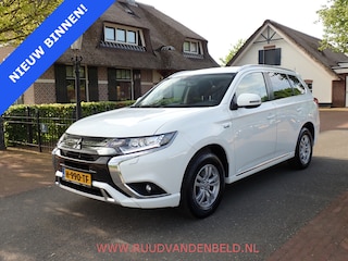 Mitsubishi Outlander 2.4 PHEV Pure CARPLAY / CAMERA / TREKHAAK