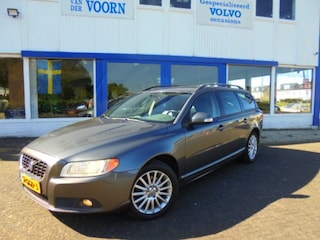 Volvo V70 2.5T MOMENTUM, LEDER,17 INCH,TREKH,ORG NL!! WERKELIJK TOPSTAAT S