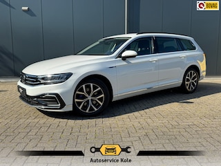 Volkswagen Passat Variant * GTE * Camera * Cruise * Rijstrooksensor * Apple Car-Play *