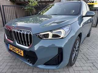 BMW X1 SDrive18i M-Sport (AUTOMAAT|Trekhaak|Digital Display)