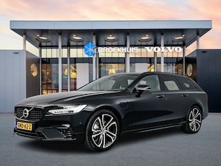 Volvo V90 T6 Recharge AWD Ultra Dark | 20" | Luchtvering | Bowers & Wilkins | Sportstoelen | 360 Camera | Gelamineerd en Getint glas | Trekhaak | Alarm klasse 3 | Head-up | Stoel/stuur/achterbankverwarming
