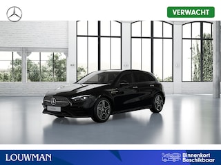 Mercedes-Benz A-klasse 180 Business Solution AMG | Nightpakket | Parkeerpakket met achteruitrijcamera | KEYLESS GO | Sfeerverlichting | MULTIBEAM LED | Extra USB-poorten | Verwarmde stoelen vooraan | Spiegelpakket |
