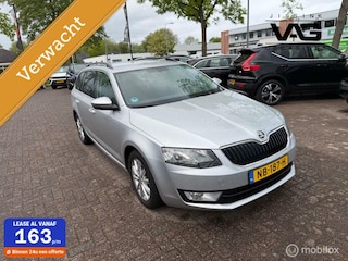 Skoda Octavia Combi 1.0 TSI Leer Navi Clima Trekhaak PDC