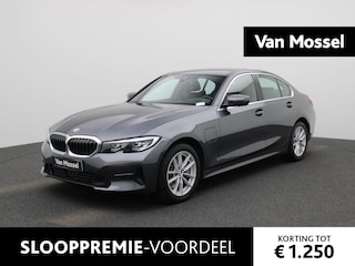 BMW 330e | Automaat | Navigatie | Half-Leer | Adaptive Cruise Control | Heads Up Display | Climate Control | Parkeersensoren | Apple Carplay / Android Auto | Lichtmetalen Velgen |
