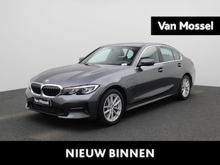 BMW 330e | Automaat | Navigatie | Half-Leer | Adaptive Cruise Control | Heads Up Display | Climate Control | Parkeersensoren | Apple Carplay / Android Auto | Lichtmetalen Velgen |