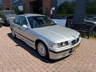 BMW 318i Exe Aut.