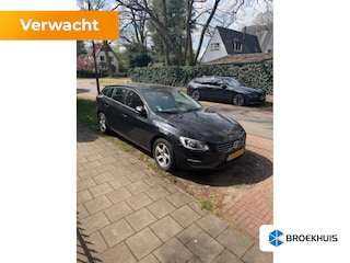 Volvo V60 1.6 T3 Momentum | 1e Eigenaar / Dealer onderhouden | Kentic + Business Pack Connect | Climaat Control | PDC V+A | Cruiscontrol | Navigatie |