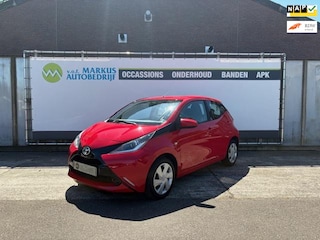 Toyota Aygo 1.0 VVT-i x-play|airco|parkeercamera|centrale vergrendeling|elektr. ramen|stuurwielbediening|