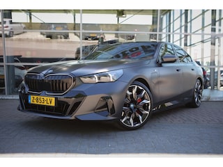 BMW 550e xDrive | 500PK | Sfeerverlichting | Pano | Carplay |