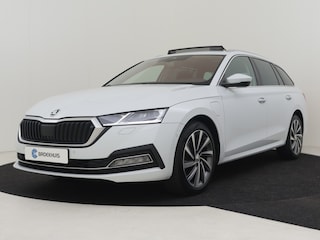 Skoda Octavia Combi 1.4 TSI iV PHEV Business Edition Plus 204pk | Panorama dak | Keyless | Park assist | Canton audio | Dodehoekdetectie | 18"LMV