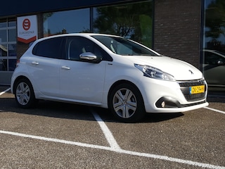 Peugeot 208 1.2 Puretech 82pk Signature Navigatie | Cruise control | AIRCO | Parkeersensoren achter | Bluetooth bellen & muziekstreaming