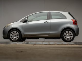 Toyota Yaris 1.3 VVTi Sol Sport (AIRCO,BLUETOOTH,SCHERM,LEDER,ELEKTRISCH PAKKET,SPORTSTOELEN,NIEUWE APK,NETTE STAAT)