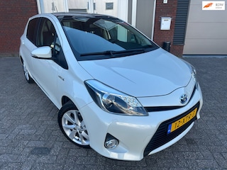 Toyota Yaris 1.5 Full Hybrid Dynamic / Pano / Leder / Camera / Navi / NAP